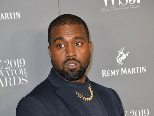 Kanye West marries in private ceremony - R1L